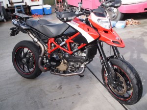 Hypermotard full-right-side